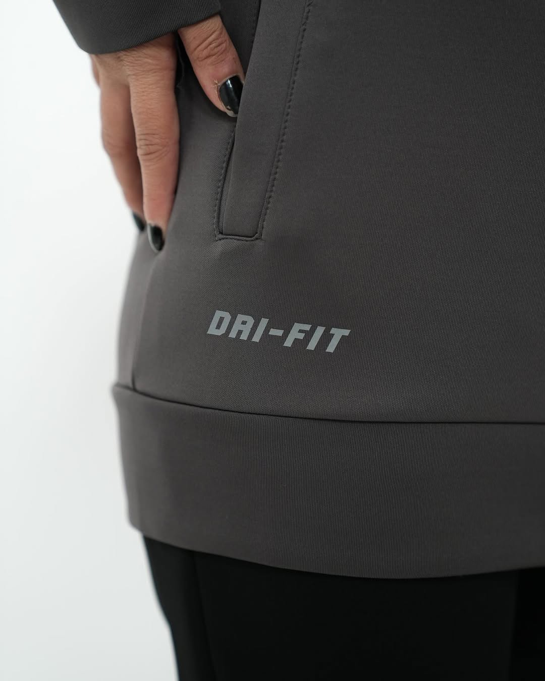 جاكيت نايك اسود ورصاصي , قالب طبيعي