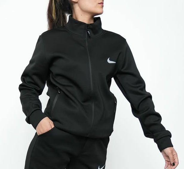 جاكيت نايك اسود فحمي , قالب طبيعي