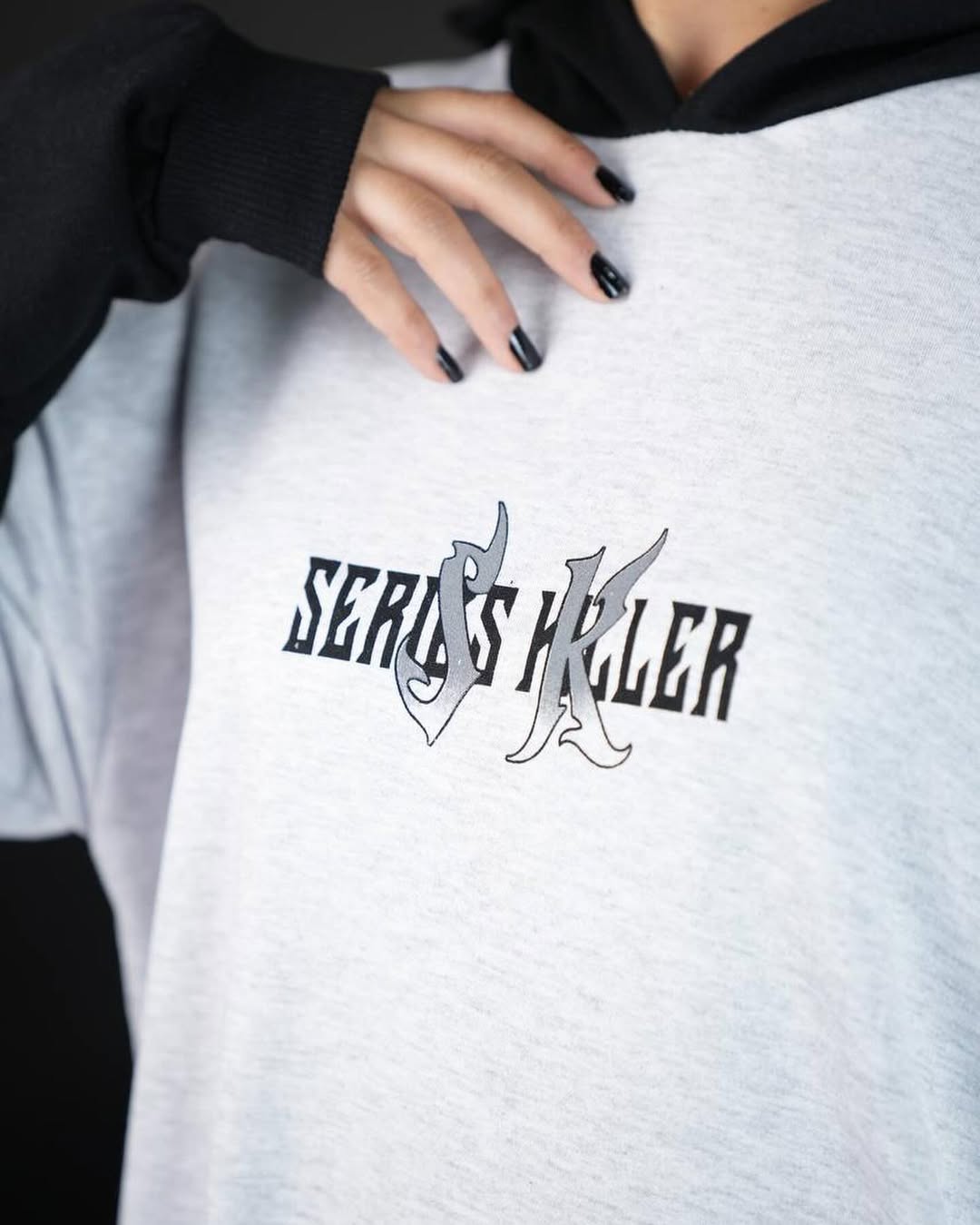 SK - هودي اسود ورصاصي , قالب طبيعي