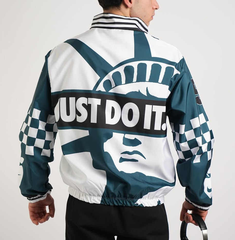 جاكيت نايك ابيض وزيتوني مطري خفيف NIKE JUST