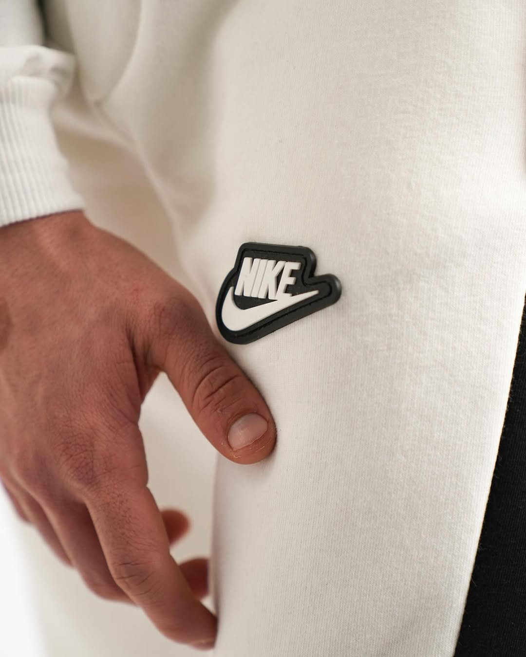 بجامة نايك لونين اسود وبيجي