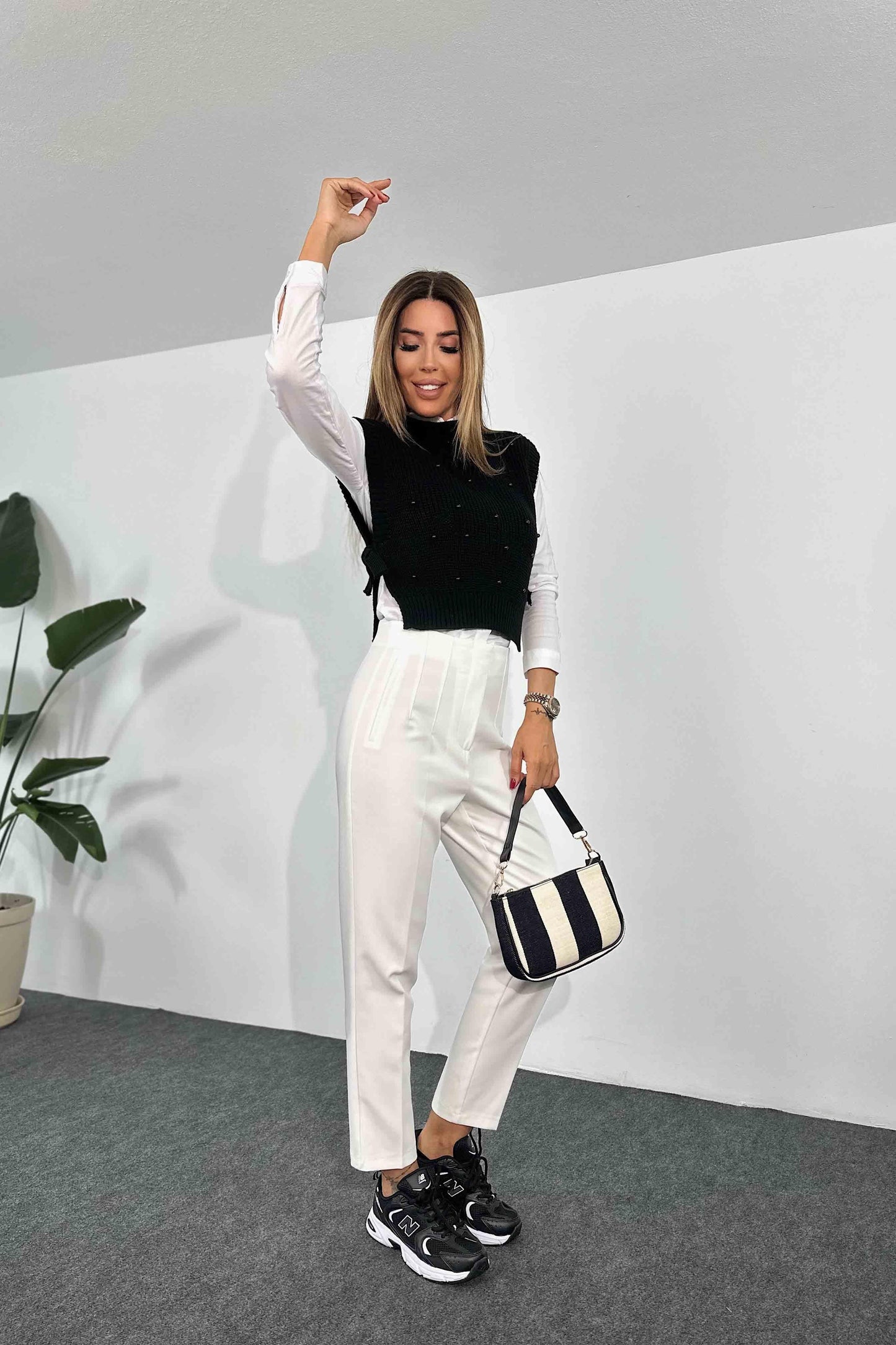 فيست نسائي اسود خرز