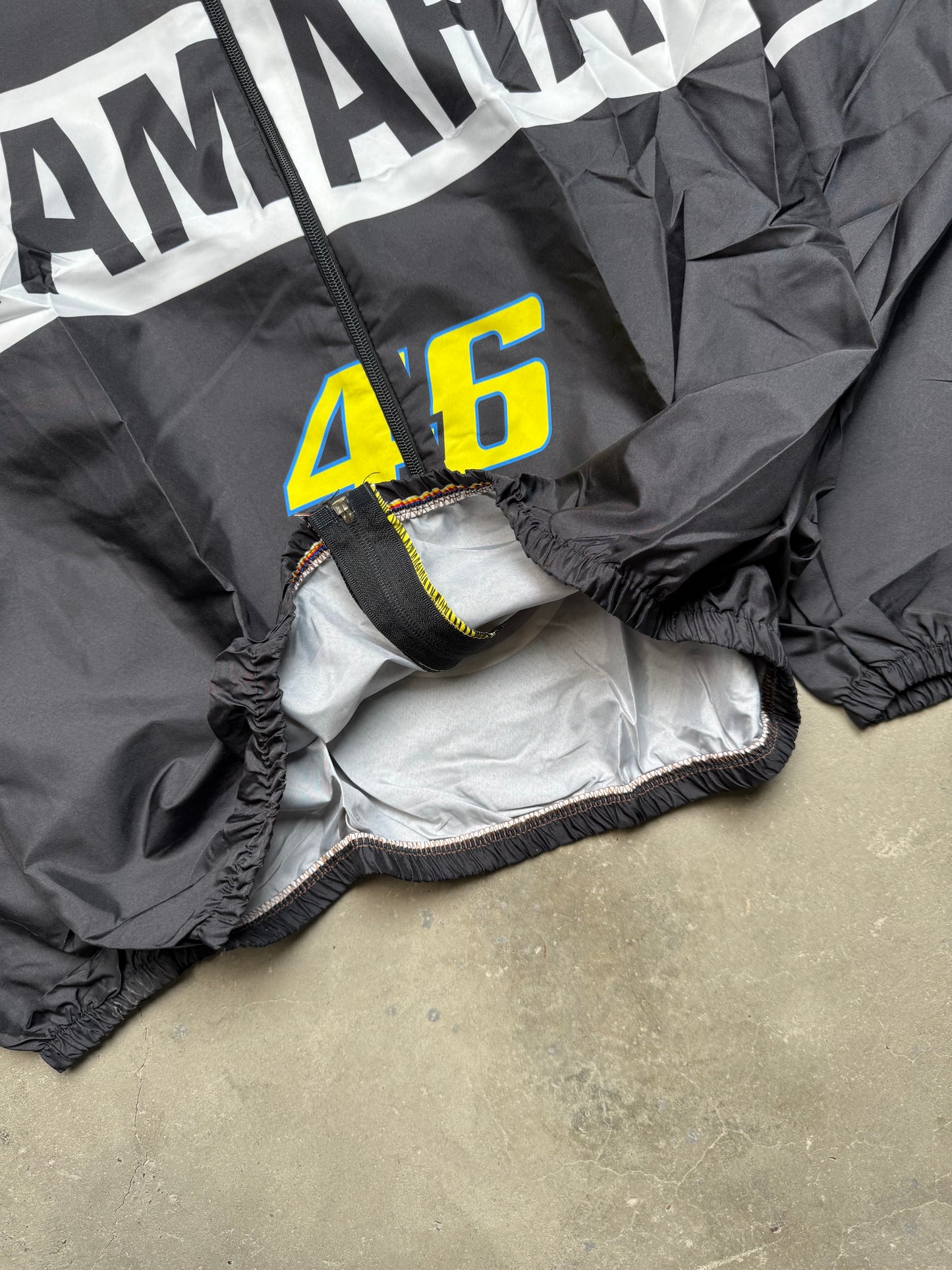 جاكيت ياماها اسود مطري خفيف