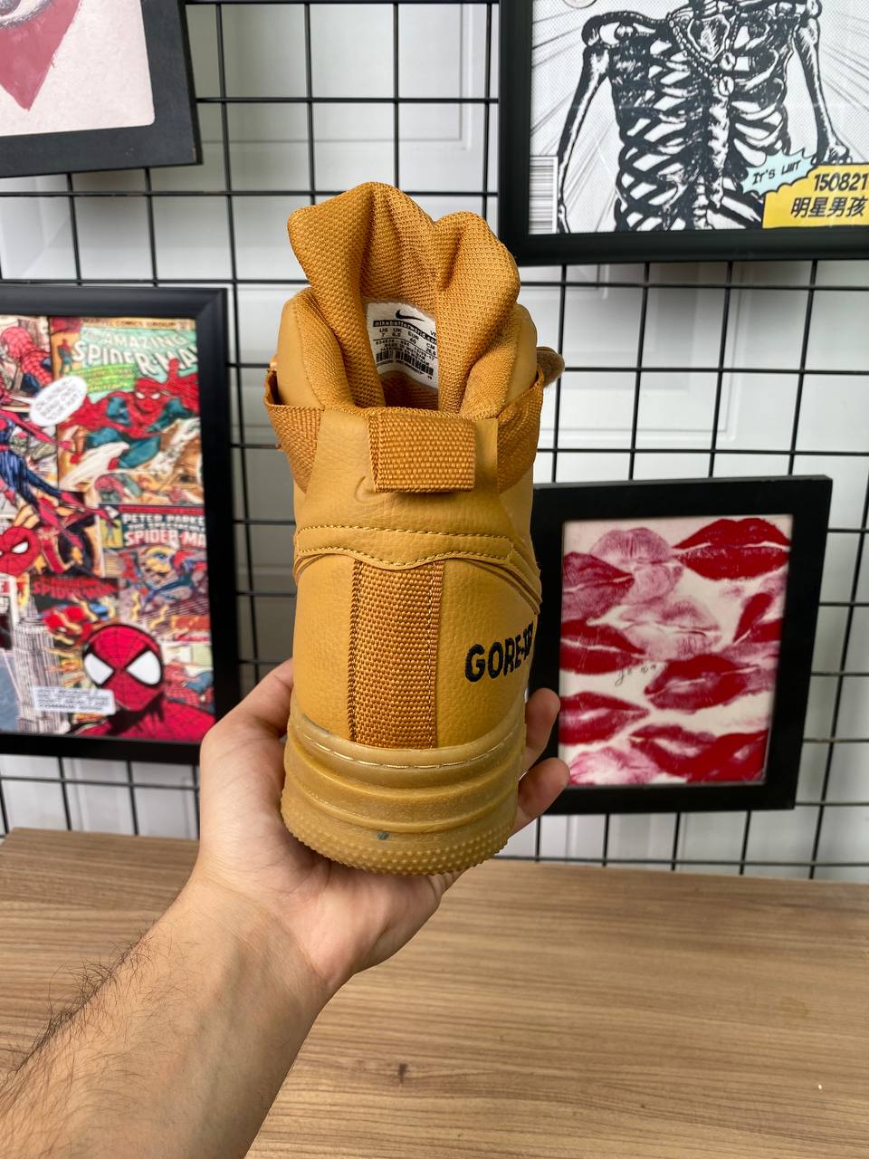 حذاء نايك عالي كعب ذهبي ,قالب كبير