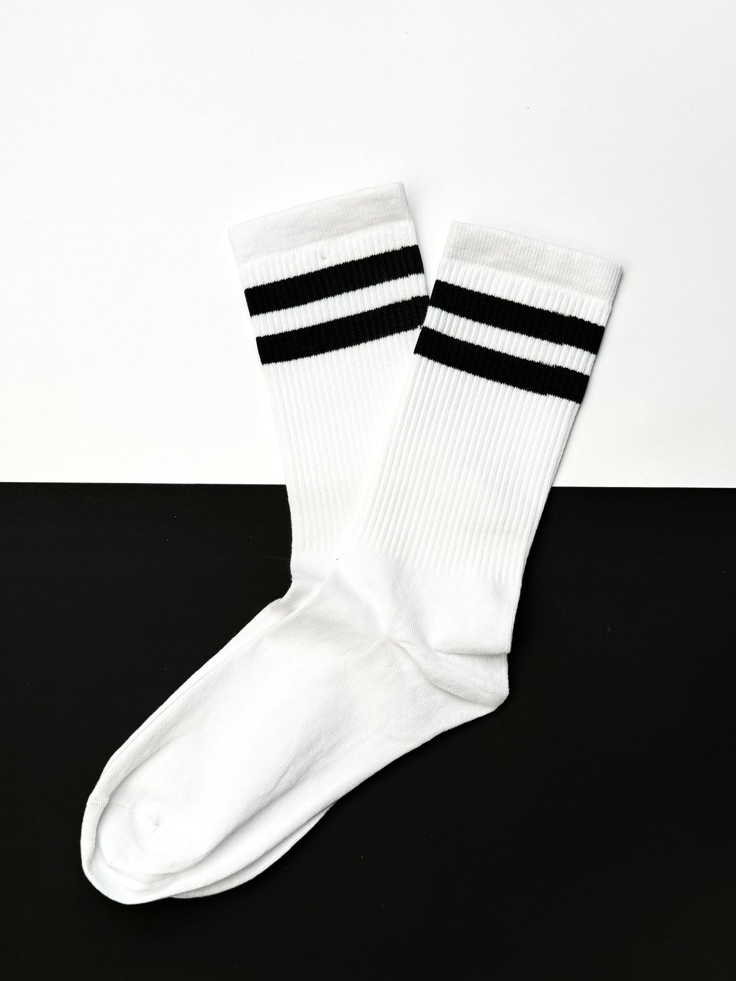 جواريب سادة بخطوط ✅