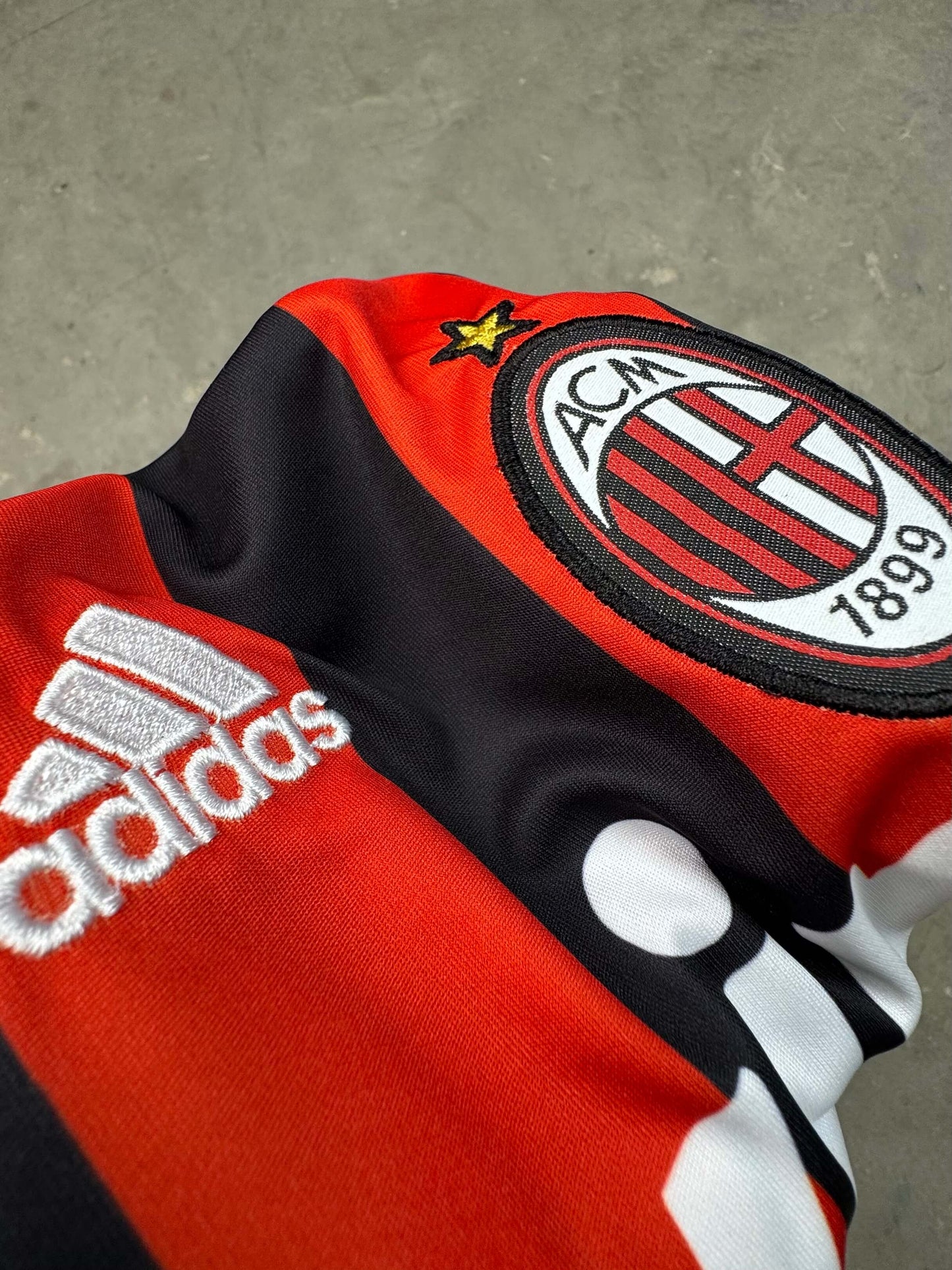 دريس تيشيرت ايسي ميلان بيكهام 32