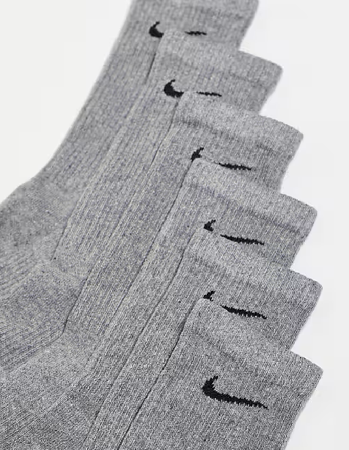 جواريب نايك رصاصي