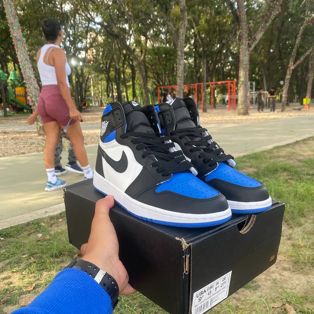 حذاء جوردن اسود ابيض ازرق ,قالب طبيعي