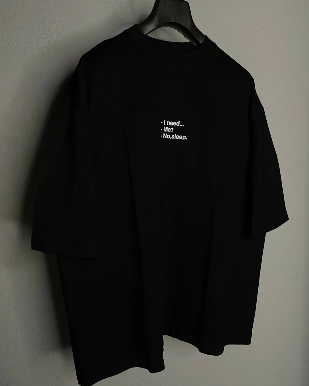 تيشيرتات بعبارات بسيطة