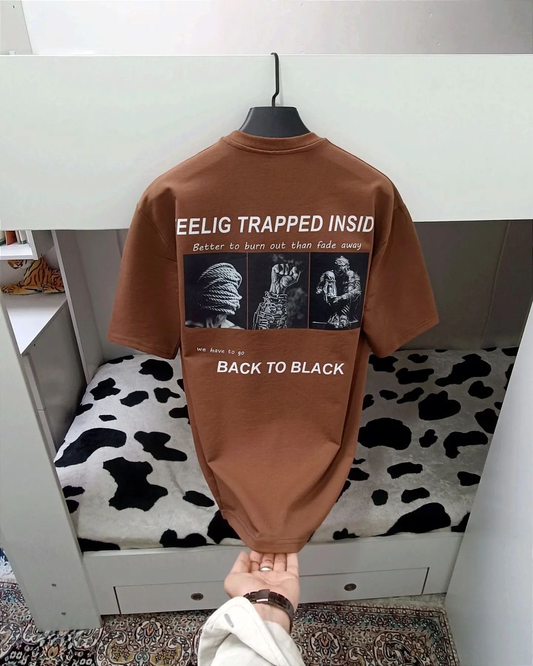 تيشيرت نعود الى الاسود