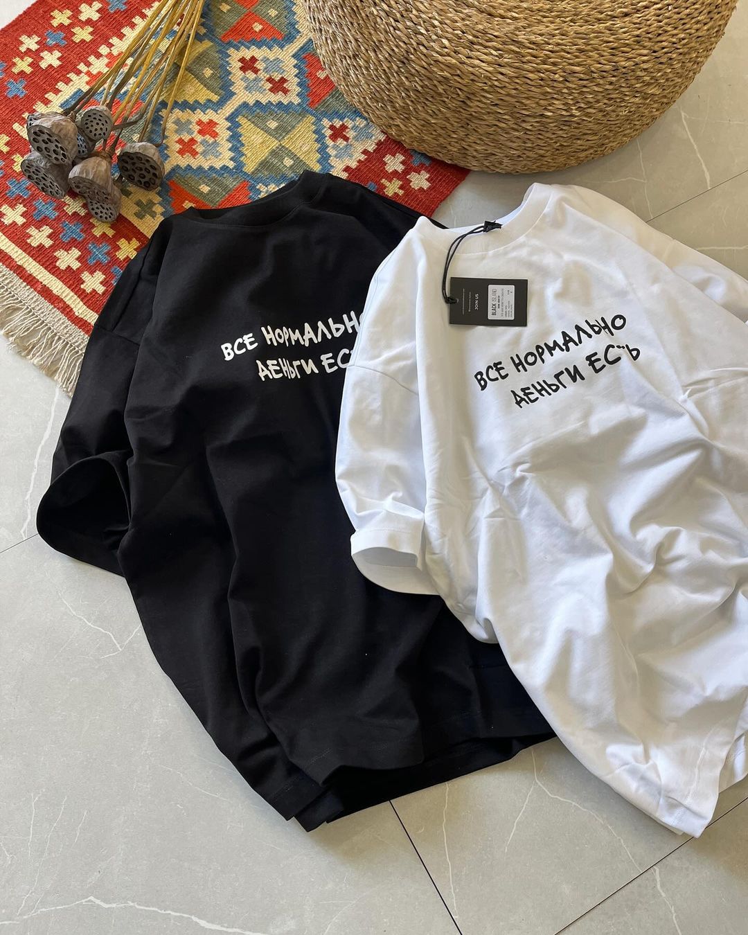 تيشيرتات بعبارات بسيطة