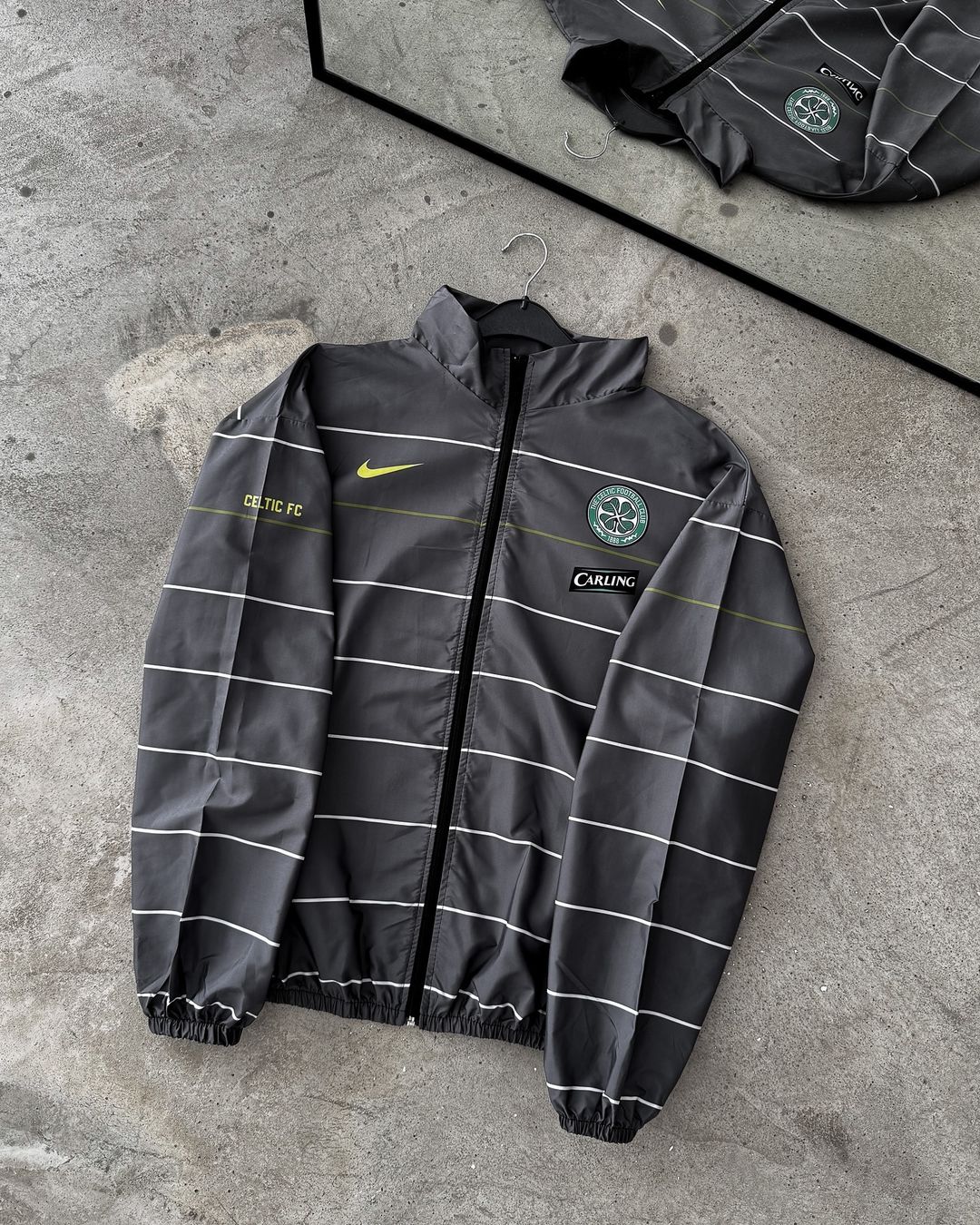 جاكيت نادي سلتيك نايك مخطط ,مطري خفيف ✅