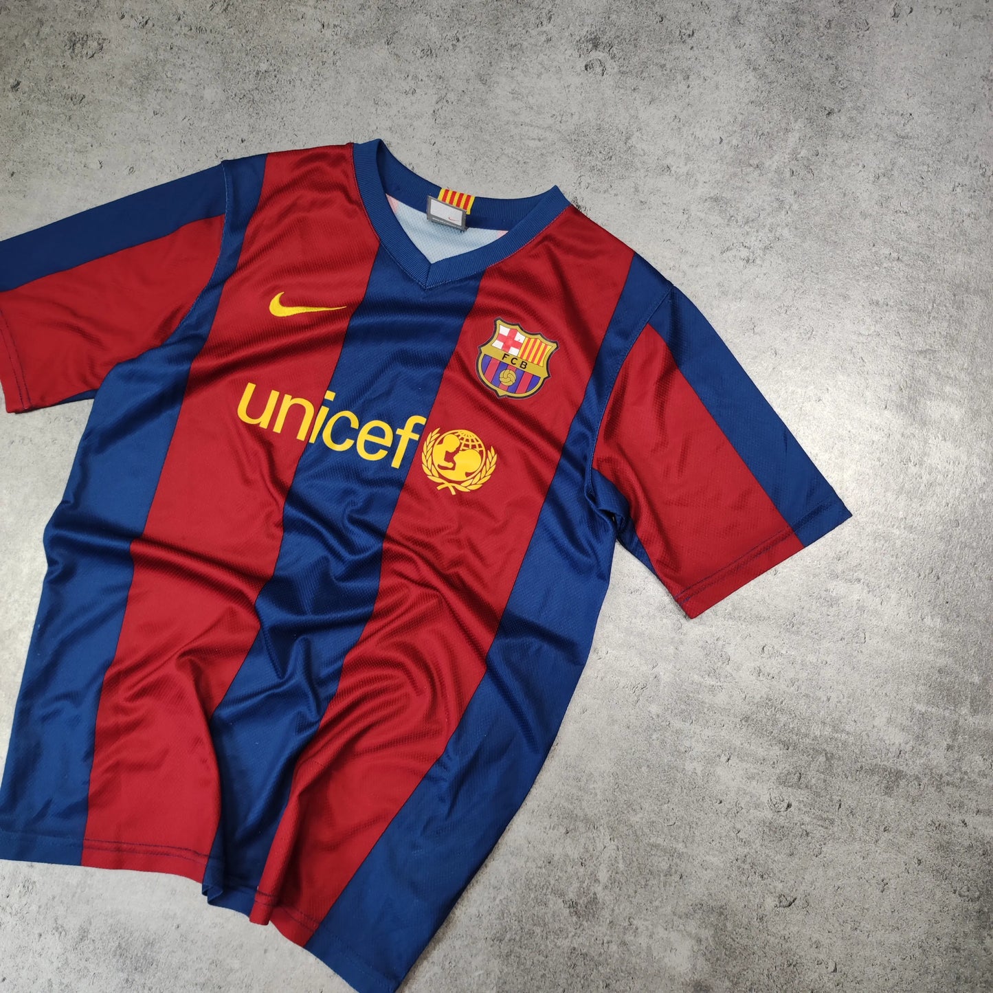 تيشيرت برشلونة نايك الاساسي , قالب صغير ✅