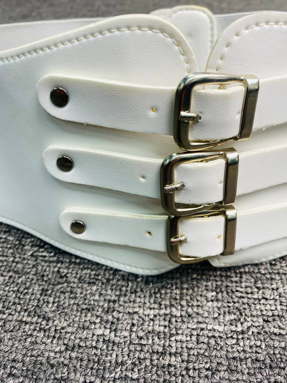 حزام بطن مرن ابيض