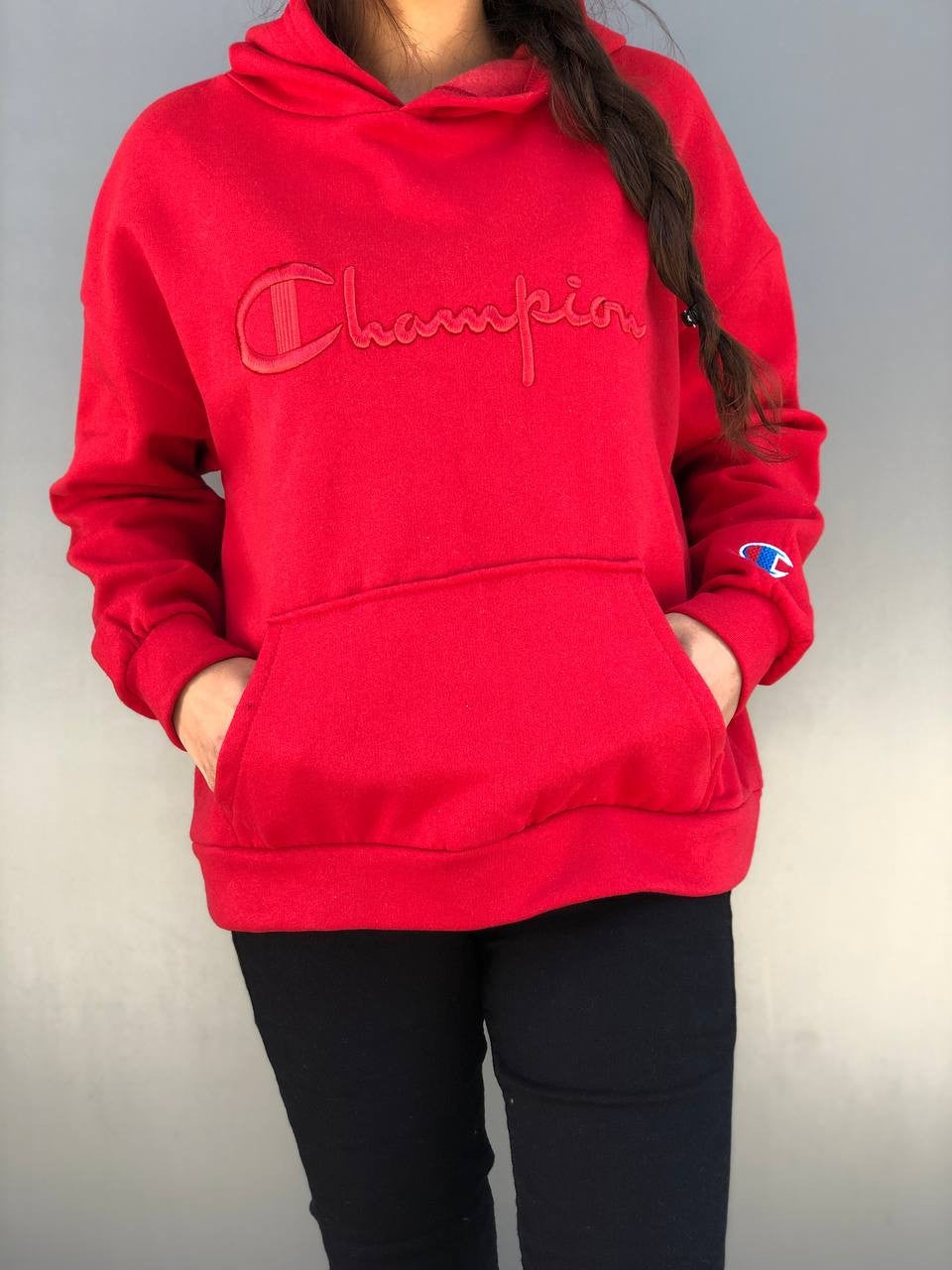 بطل هودي أحمر