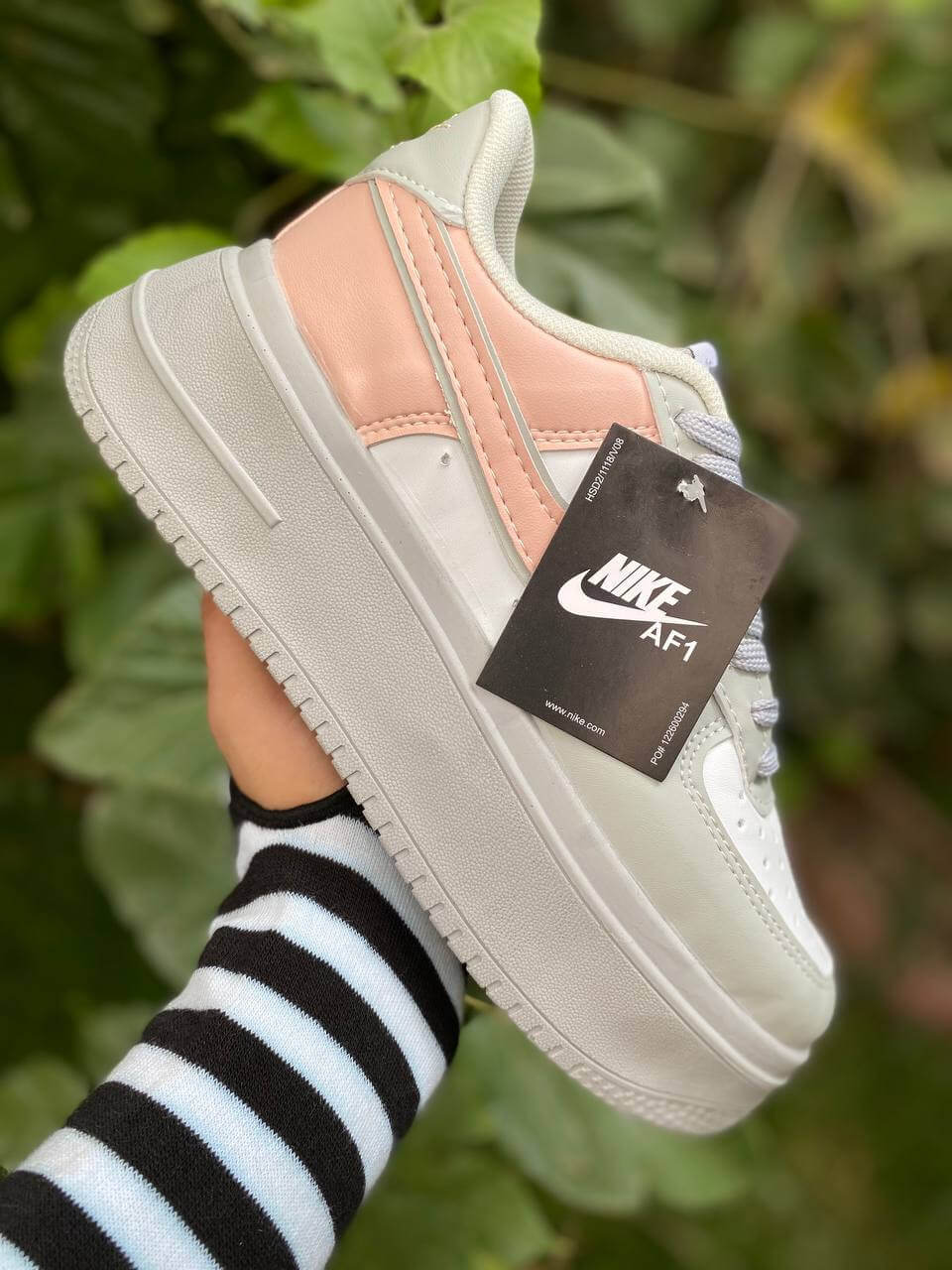 حذاء نايك كعب عالي رصاصي وردي ,قالب صغير (القياسات بين 36>40)