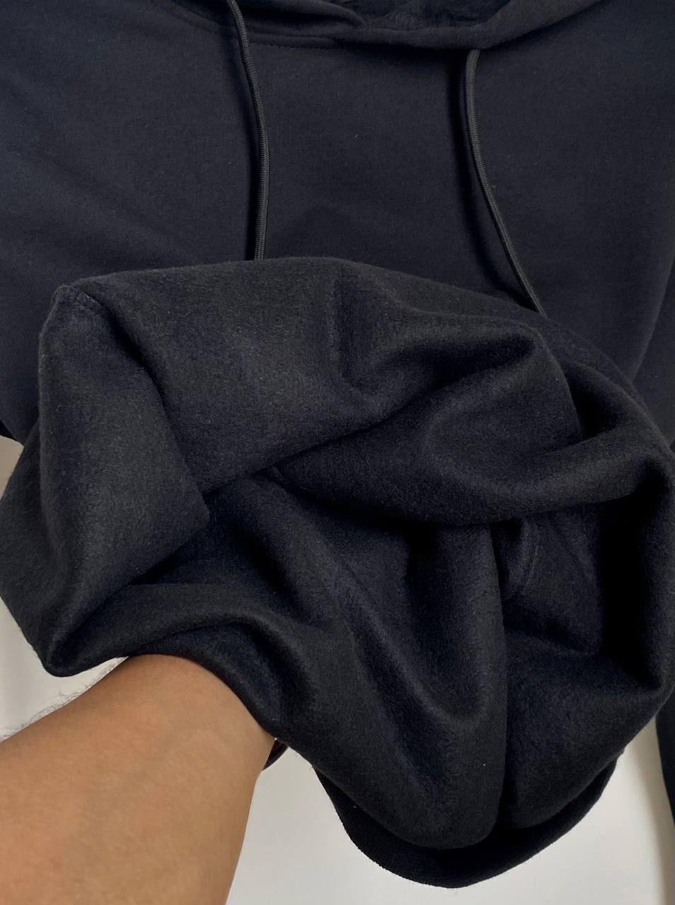 هودي سادة بقبعة