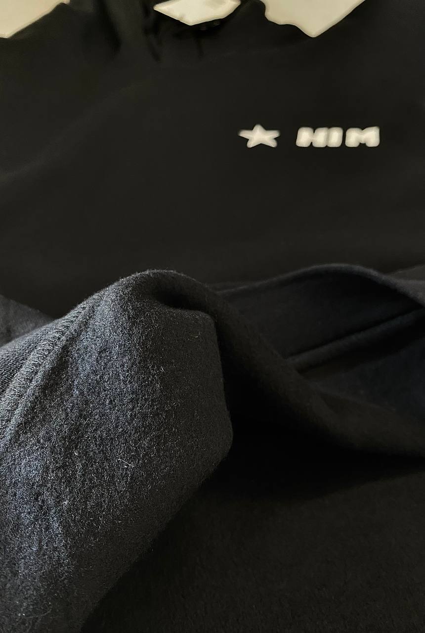 هودي مورا كلمة هو لون اسود