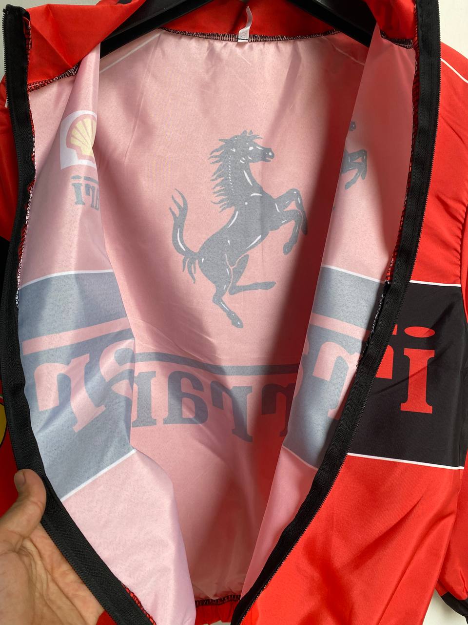 جاكيت فيراري احمر مطري خفيف