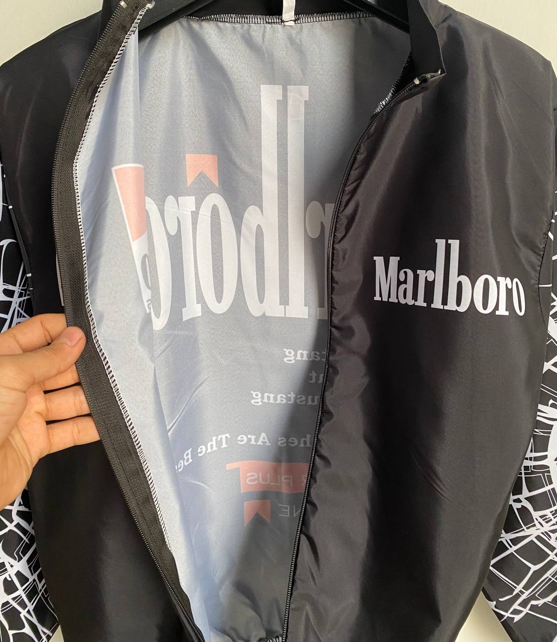 جاكيت مارليبورو مطري خفيف