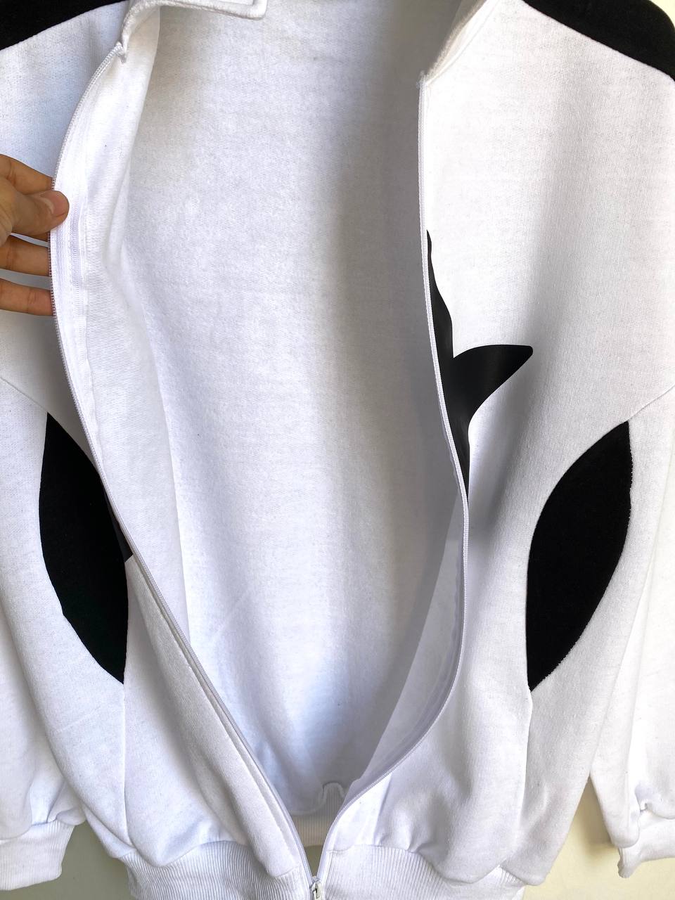 جاكيت لون اسود بنجمة كبيرة