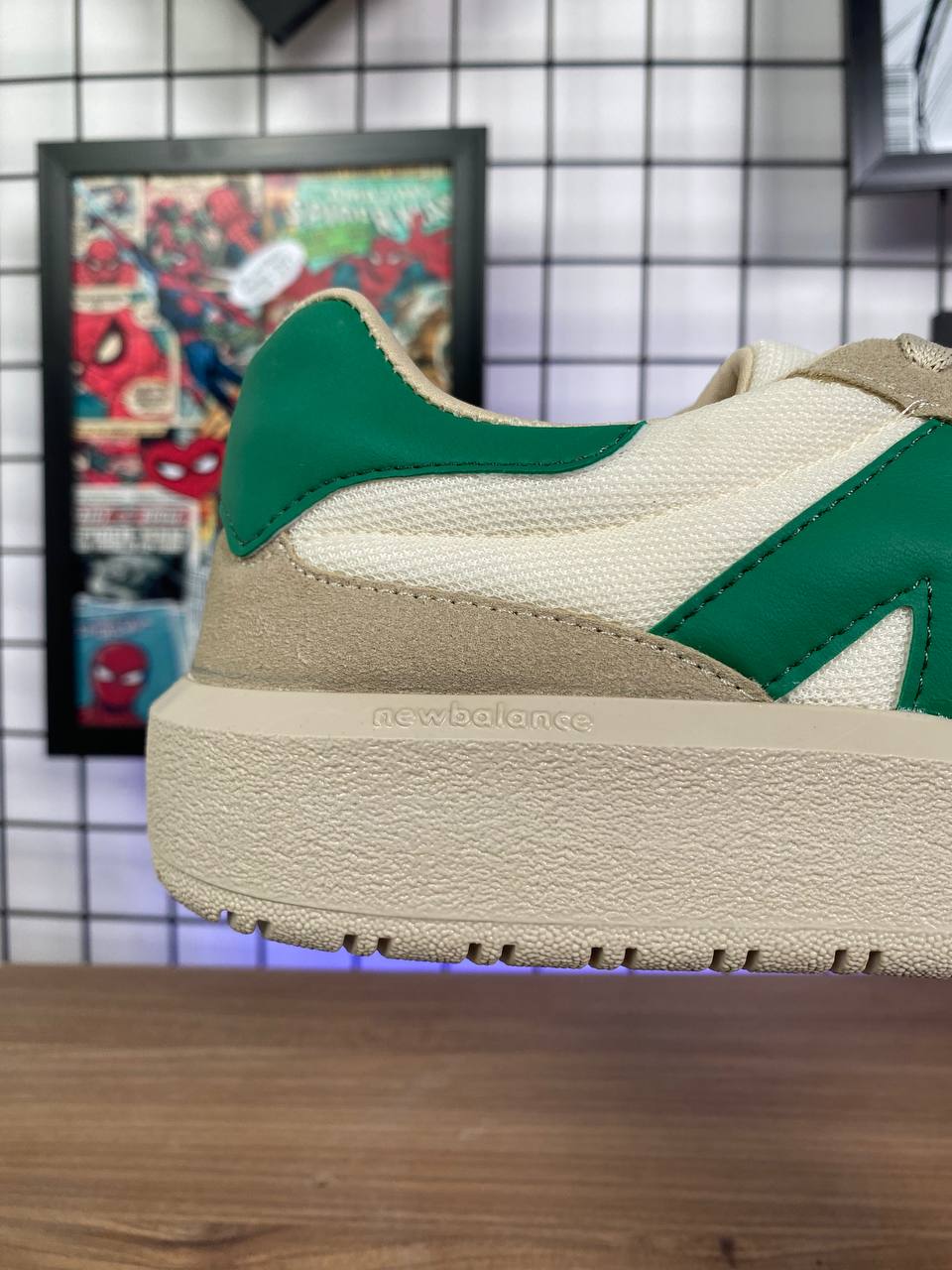 حذاء نيو بلانص 302 بيجي واخضر ,قالب صغير (القياسات بين 36>40)