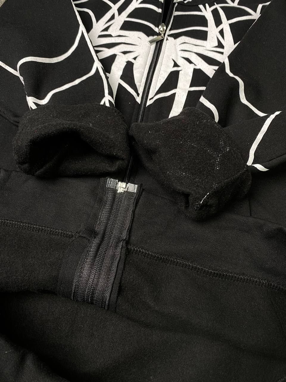 جاكيت سبايدرمان اسود وابيض كبوس,قالب طبيعي