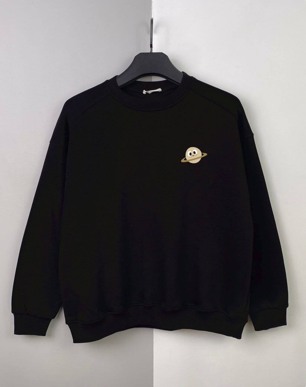 سويتشيرت طبعه كوكب زحل ونجوم