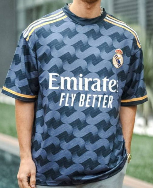تيشيرت ريال مدريد , بخط ابيض واصفر ,قالب كبير