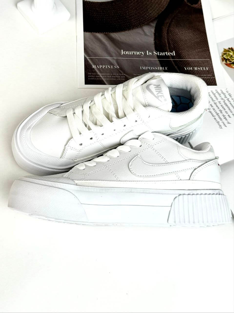 حذاء نايك ابيض رياضي نسائي ,قالب صغير (القياسات بين 36>40)