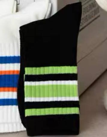 جوارب مخططة اربع اللوان