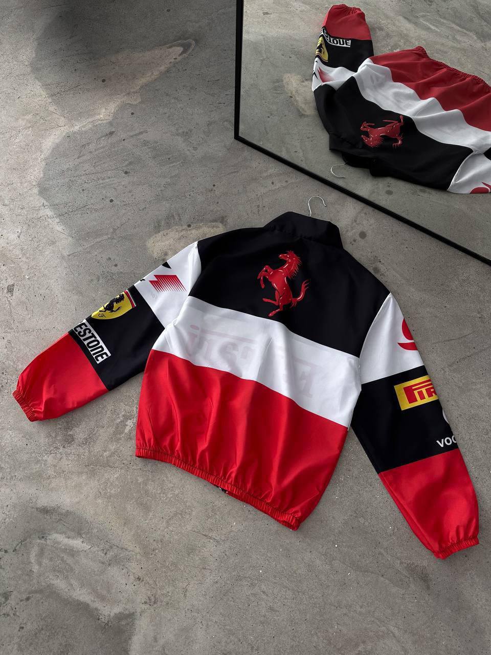 جاكيت فيراري اللوان مطري خفيف