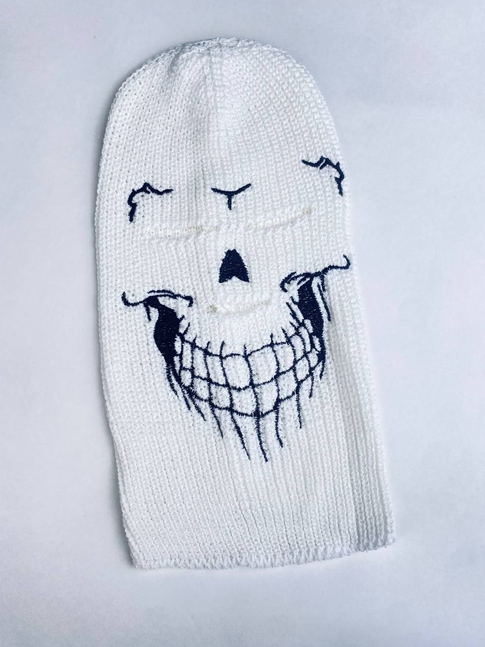 ماسك ابيض ابتسامة الجمجمة