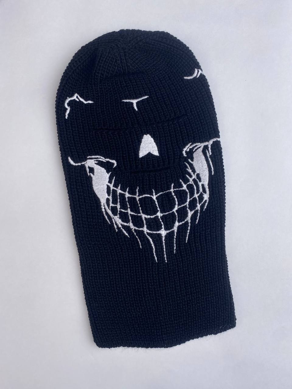 ماسك اسود ابتسامة الجمجمة