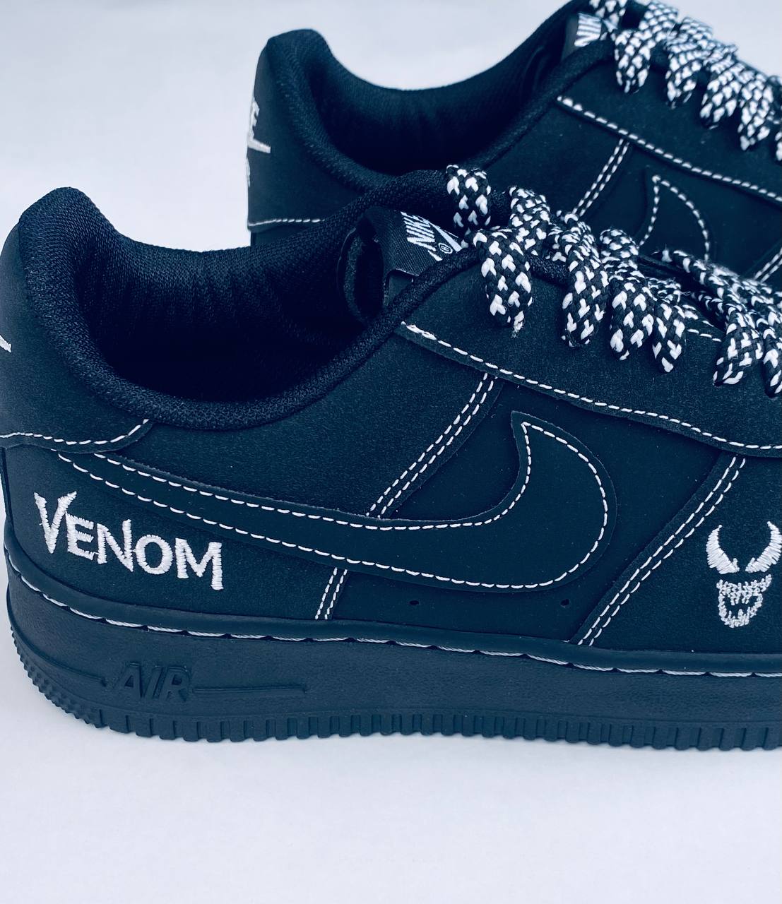 حذاء نايك اير فينوم لون اسود