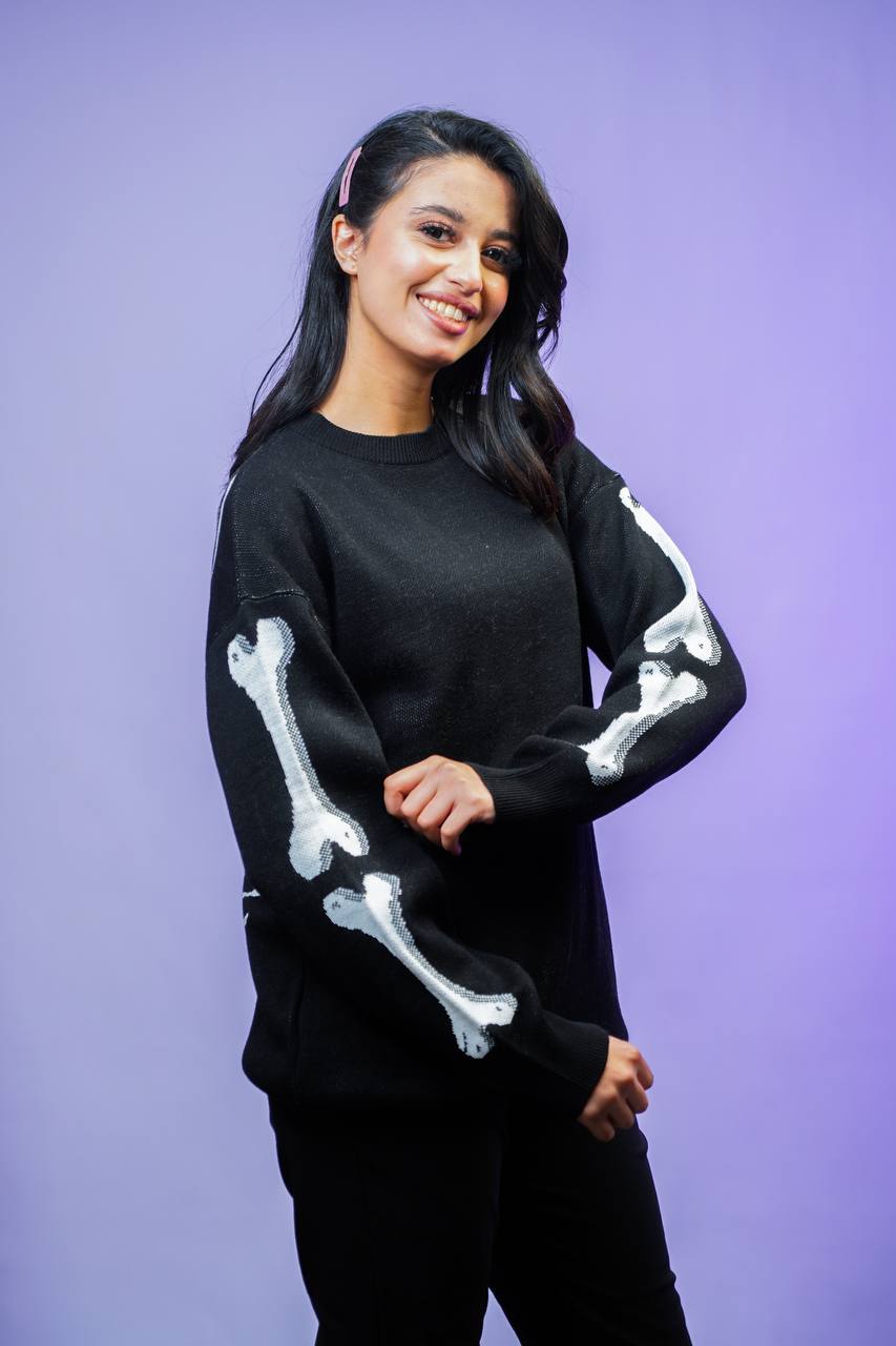 سويتر هاراجوكو بخلفية سوداء نسائي رجالي