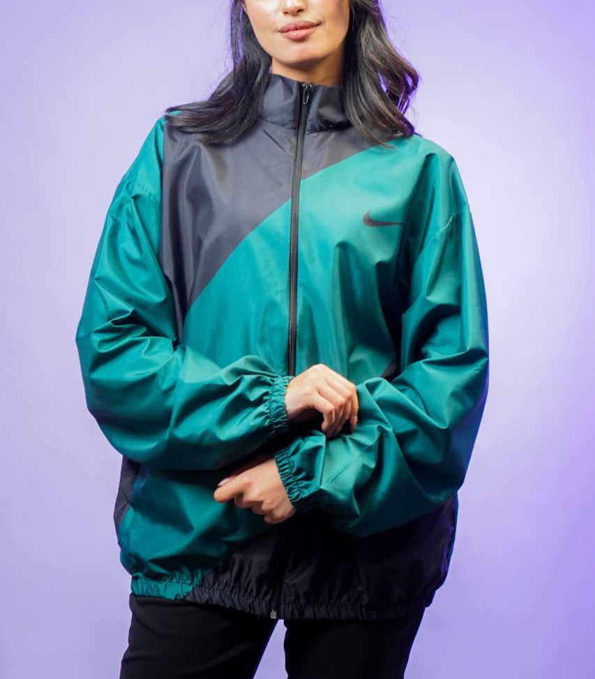 جاكيت نايك اسود وزيتوني مطري خفيف ✅