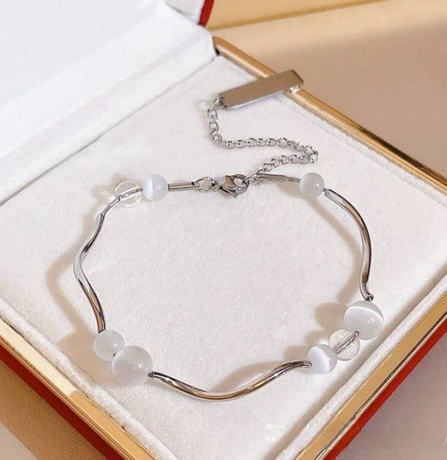 سوار نسائي فضي حجر ابيض