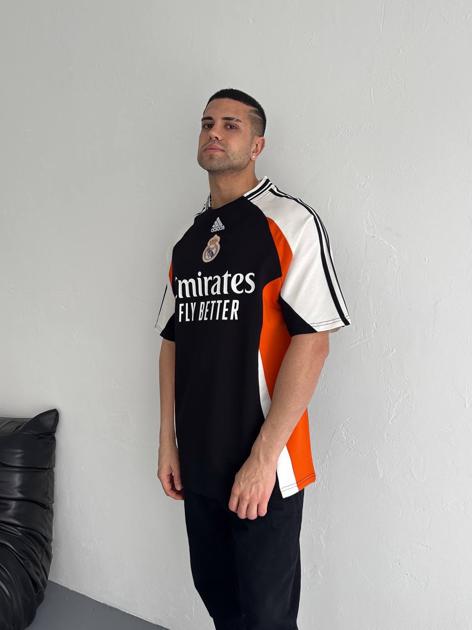 تيشيرت ريال مدريد اديداس اسود وبرتقالي , قالب كبير