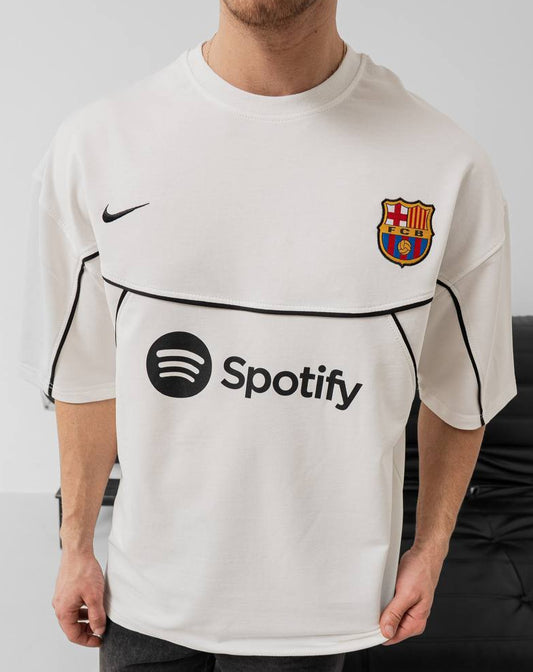 تيشيرت برشلونة نايك ابيض مخطط اسود ,قالب كبير