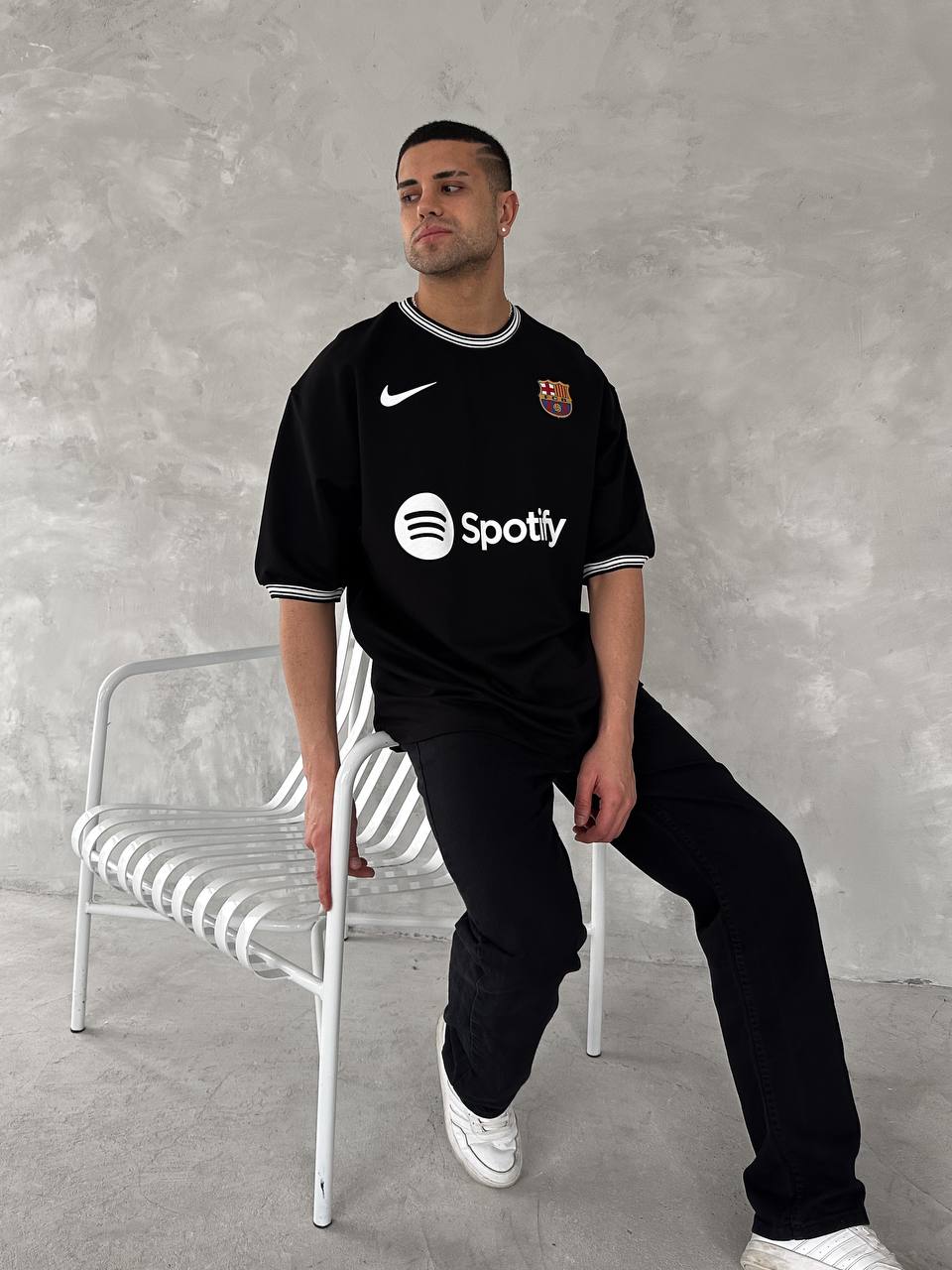 تيشيرت برشلونة نايك اسود مخطط ابيض , قالب كبير