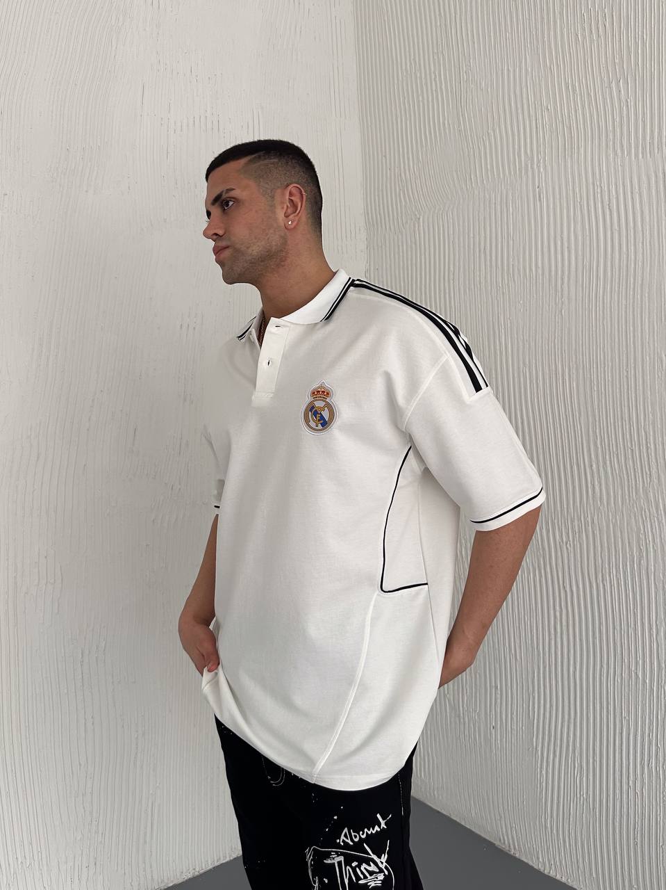 تيشيرت ياخة ريال مدريد ابيض خطوط اسود , قالب كبير