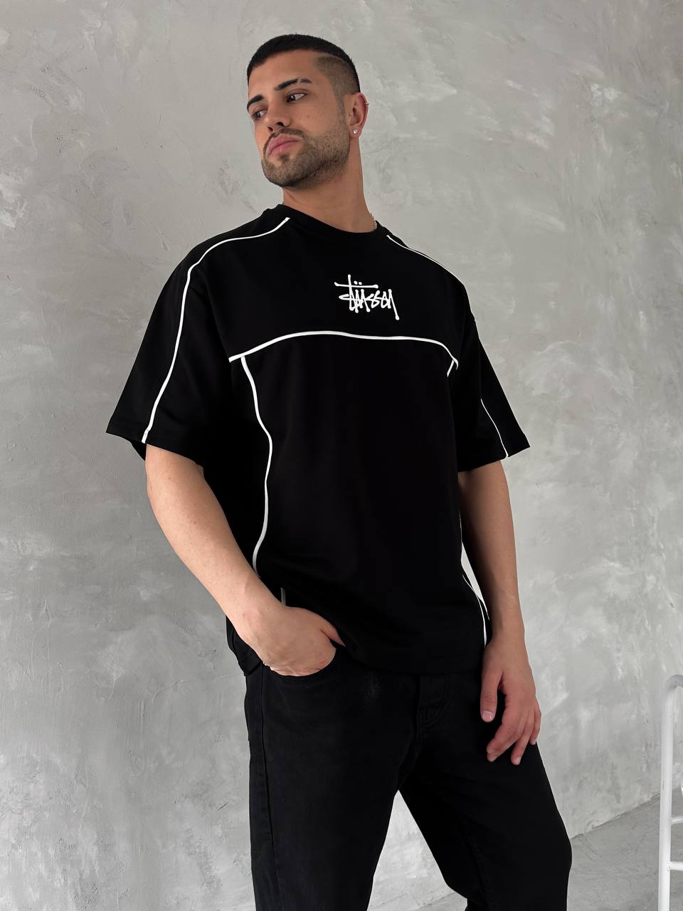 تيشيرت ستوسي اسود خط ابيض , قالب كبير