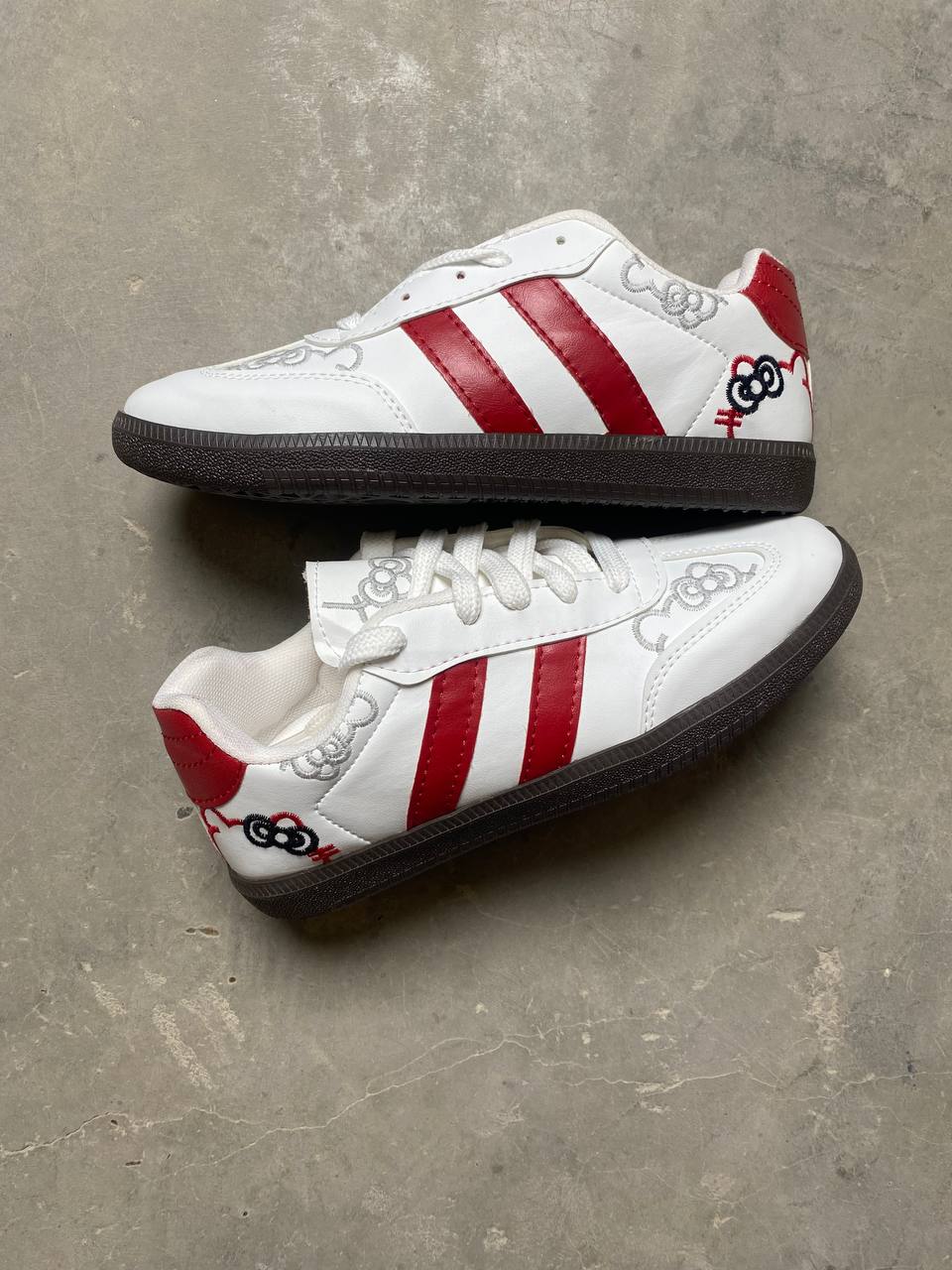 (القياسات بين 36>40) حذاء هيلو كيتي ابيض واحمر ,قالب صغير