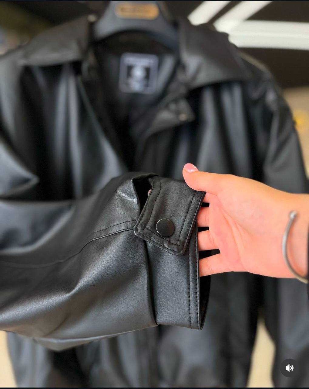 جاكيت بومبر اسود جلد اصلي , مبطن ثخين جودة عالية , قالب كبير