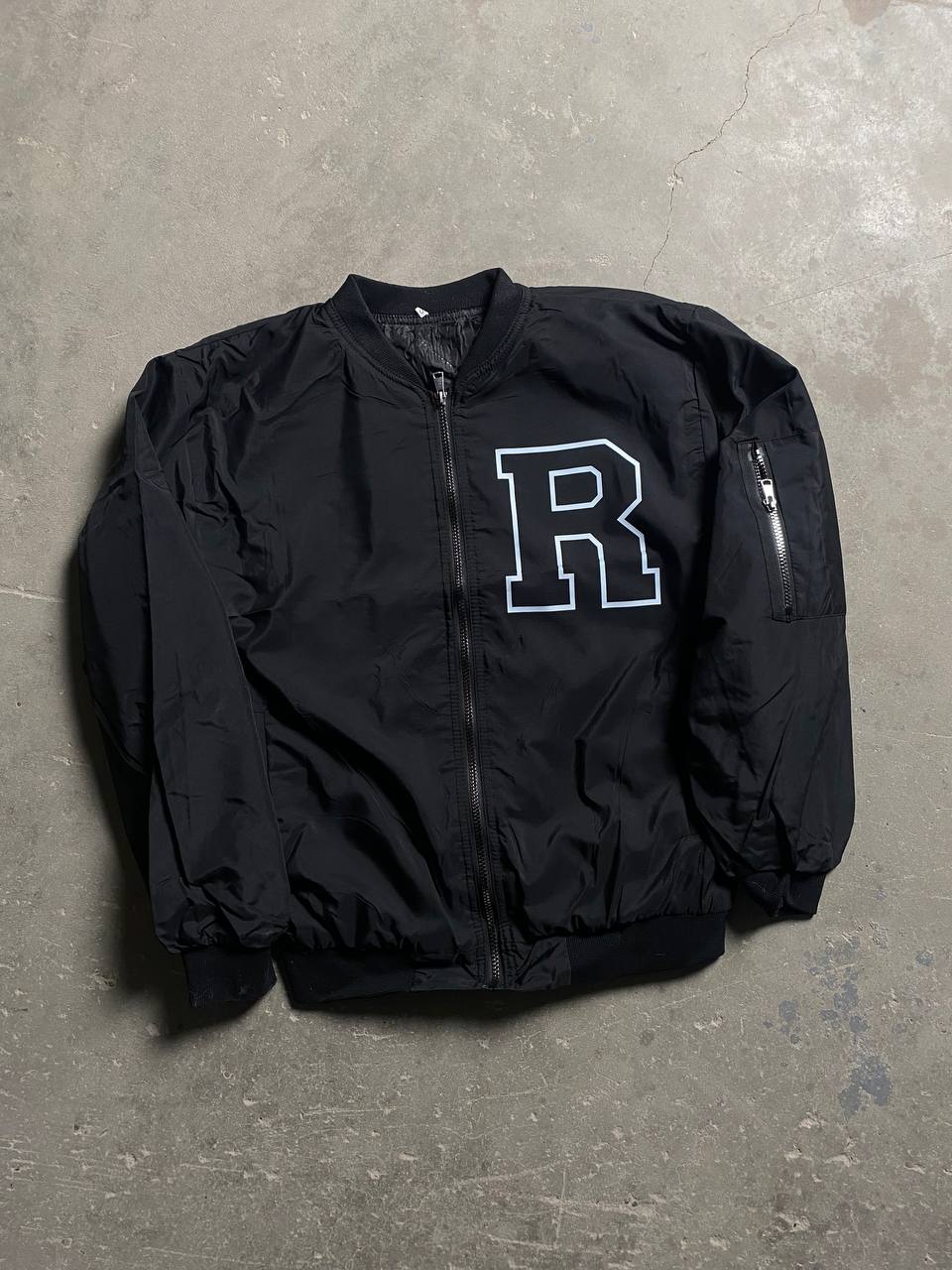 جاكيت اسود احرف , مطري مبطن