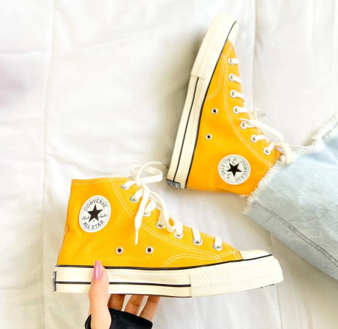 حذاء كونفرس عالي ال ستار اصفر ,قالب طبيعي (القياسات بين 36>40)