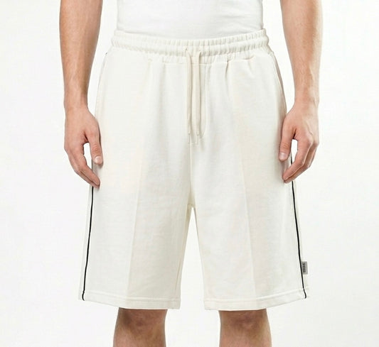 شورت ابيض سادة بخط اسود , قالب طبيعي