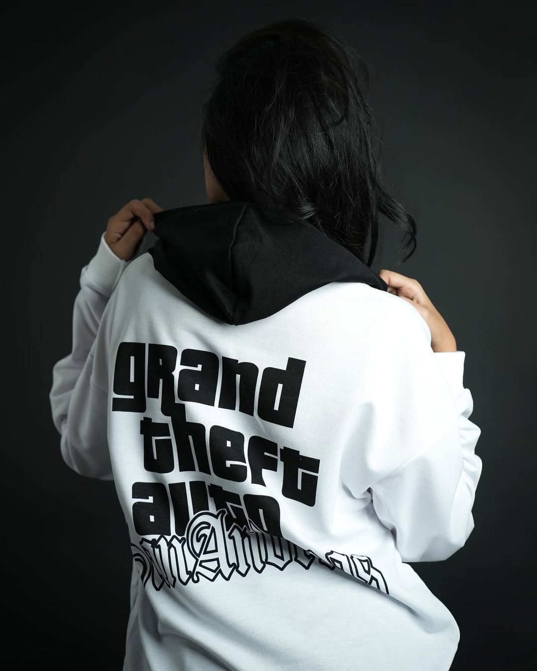 GTA SAN - هودي ابيض واسود , قالب طبيعي