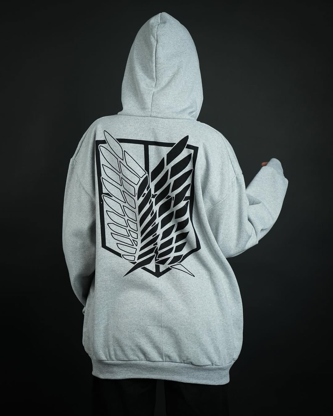 هودي هجوم العمالقة رصاصي وابيض , قالب كبير